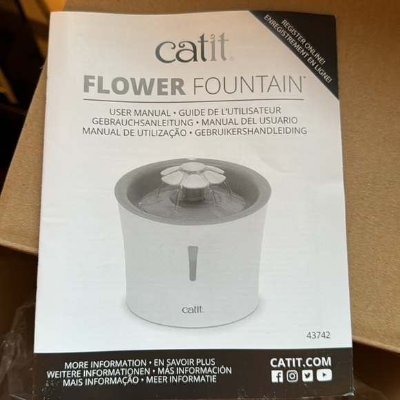 Catit flower fountain - Picture 6 of 10